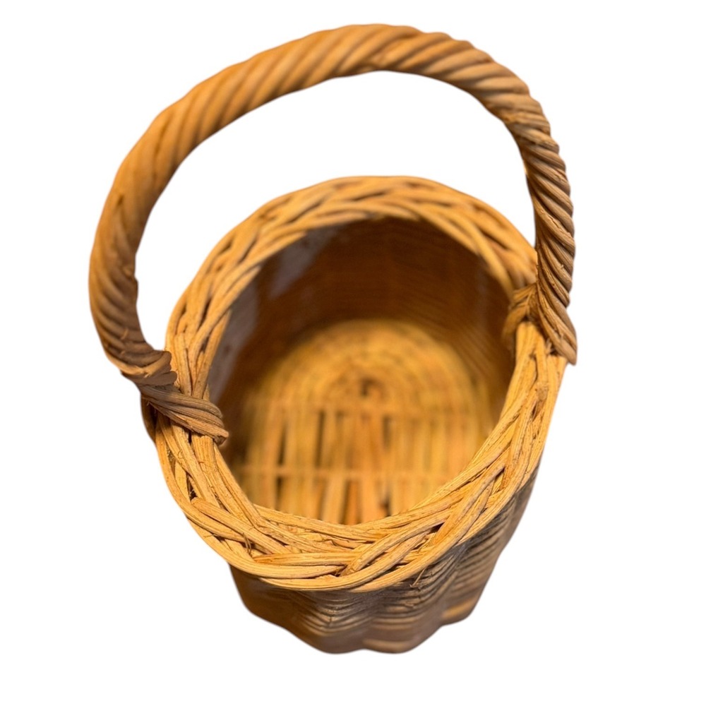 Vintage Wicker Basket Small Handwoven Basket Twisted Handle Rustic Cottage - Picture 7 of 9